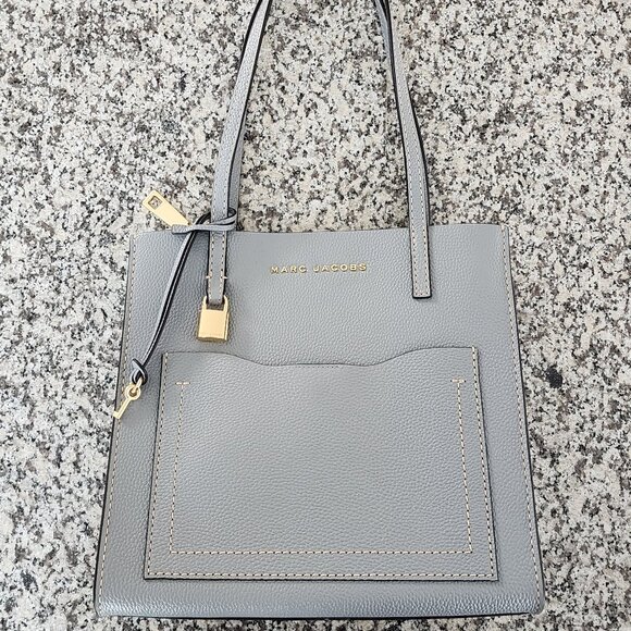 NWT MARC JACOBS The Medium Grind Pocket Tote Bag  (#246) - Picture 2 of 10